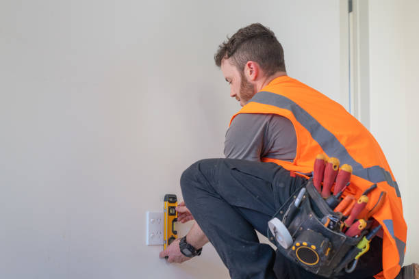 Best Circuit Breaker Repair  in Neenah, WI